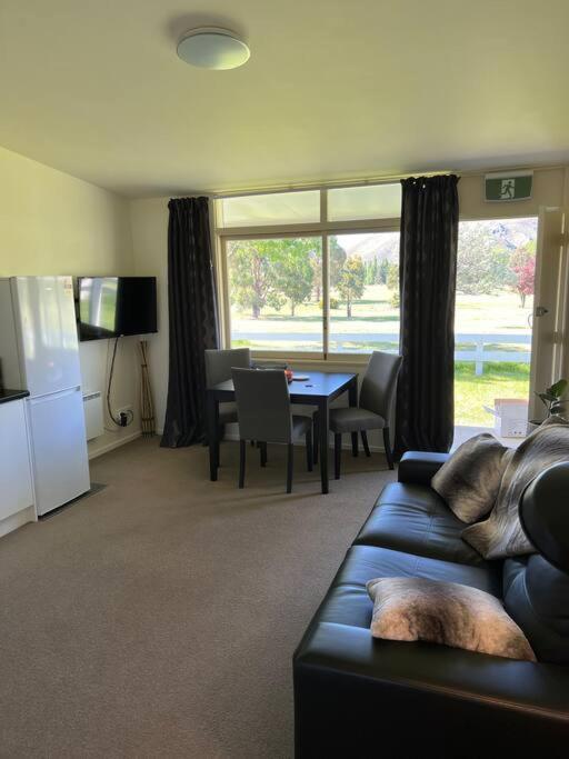 Unit A9, Adorable Holiday Unit With Stunning Views Otematata Exteriör bild